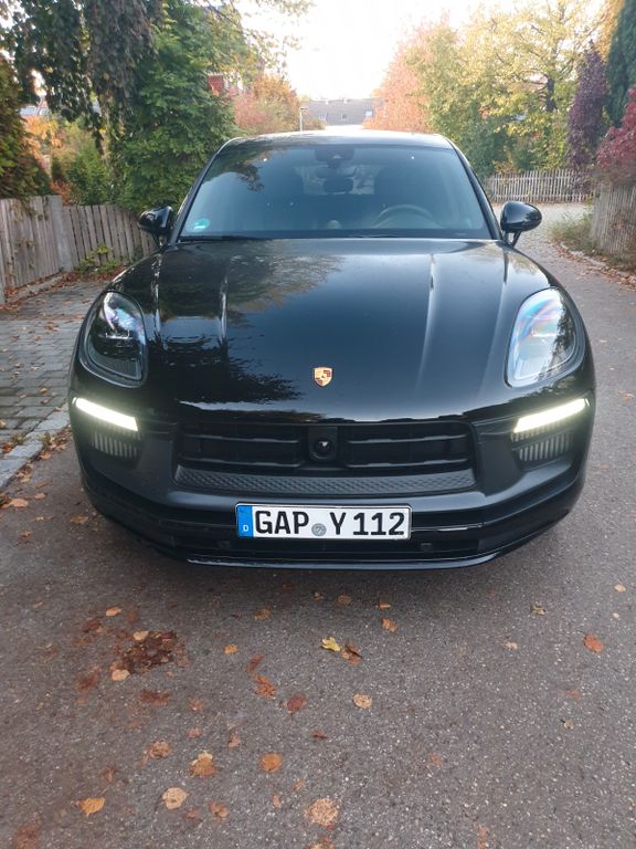 PORSCHE Macan 2023