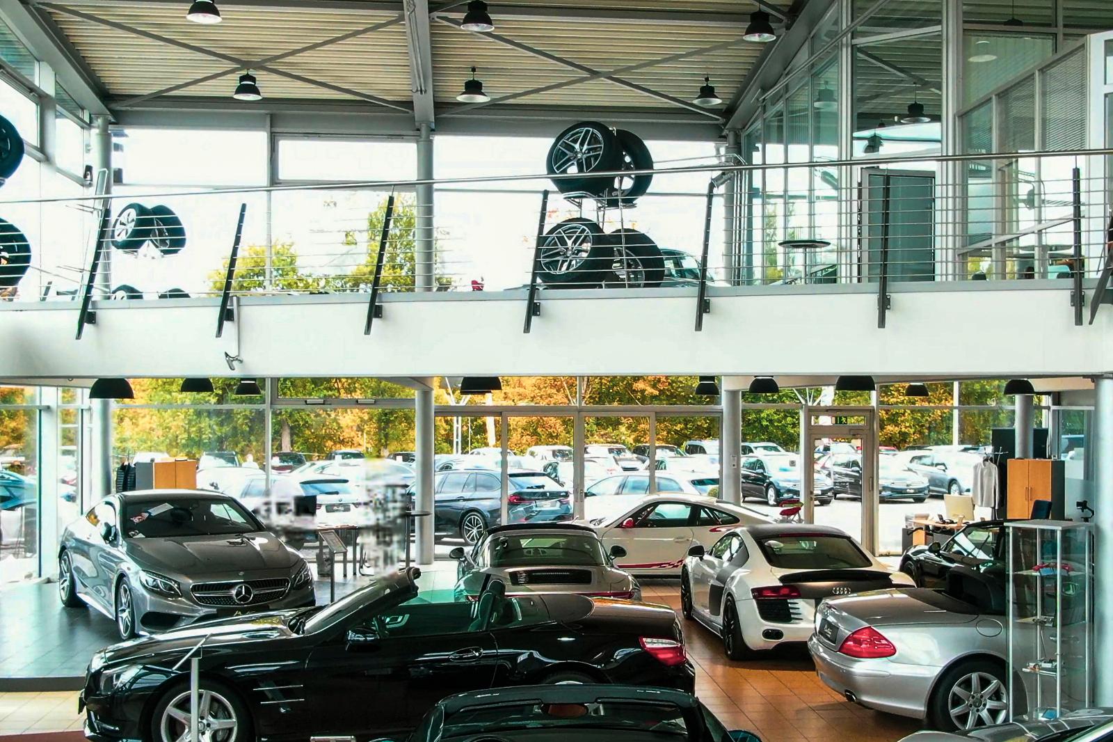 showroom-image-top