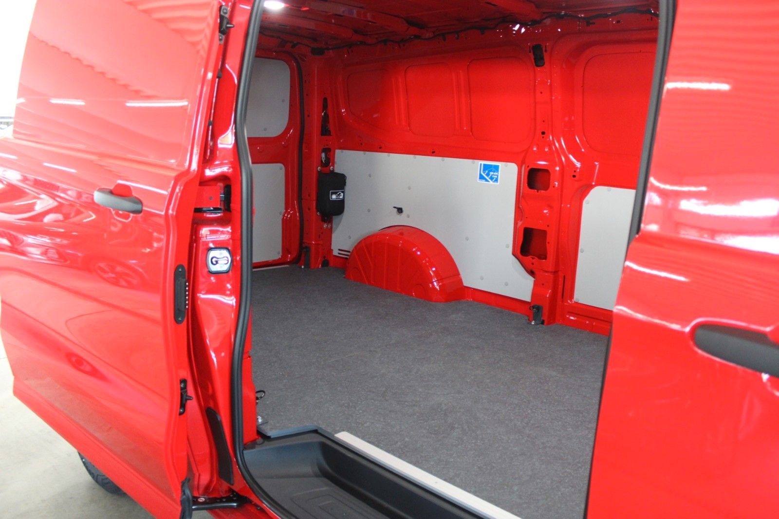 Fahrzeugabbildung Ford Transit Custom TREND L2 Kasten AHK Dachträger