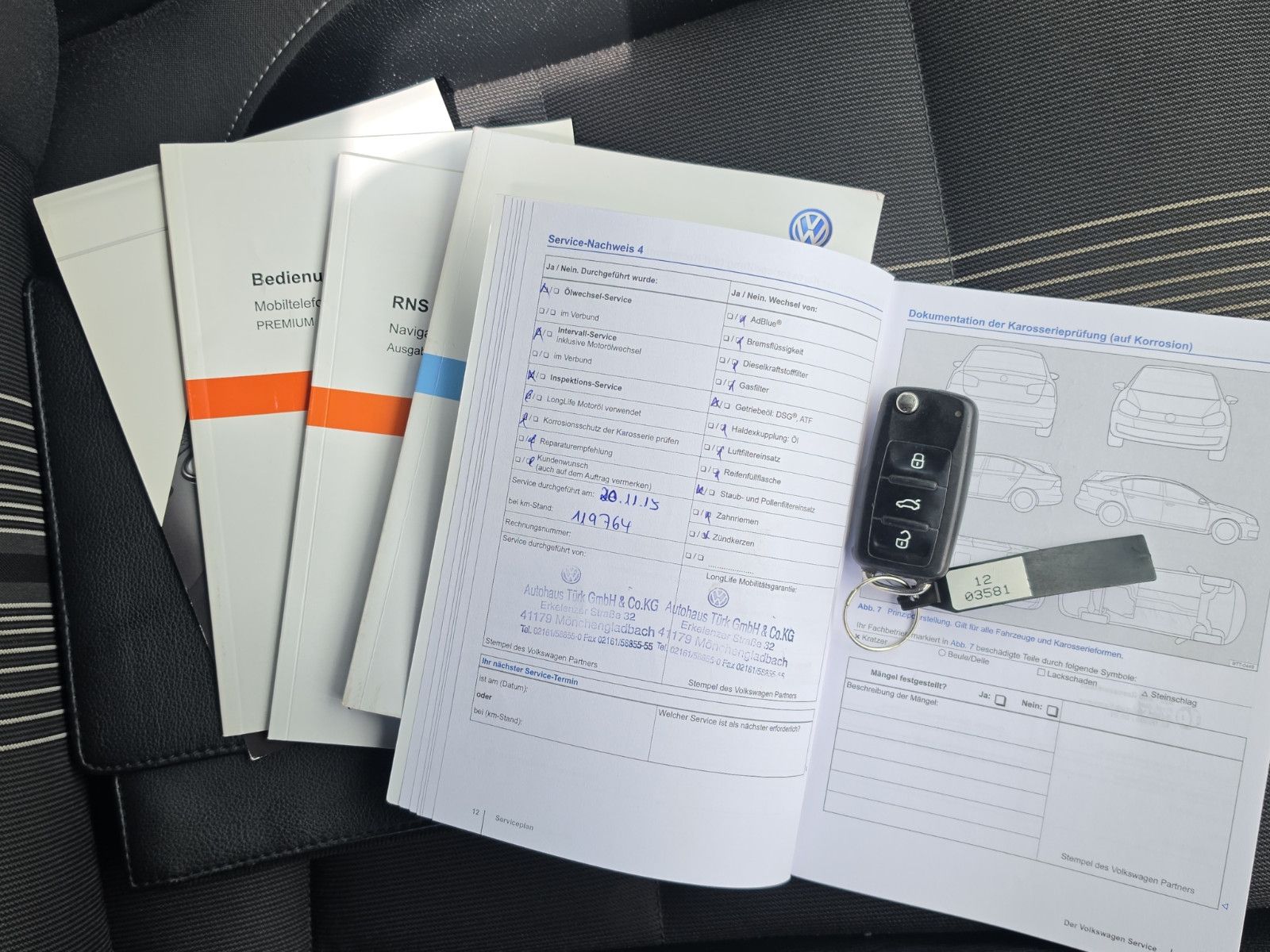 Fahrzeugabbildung Volkswagen Touran Match AUTOMATIK LEDER  PDC SHZ PDC