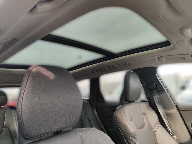 VOLVO XC 60 (Bild 25 von Array)