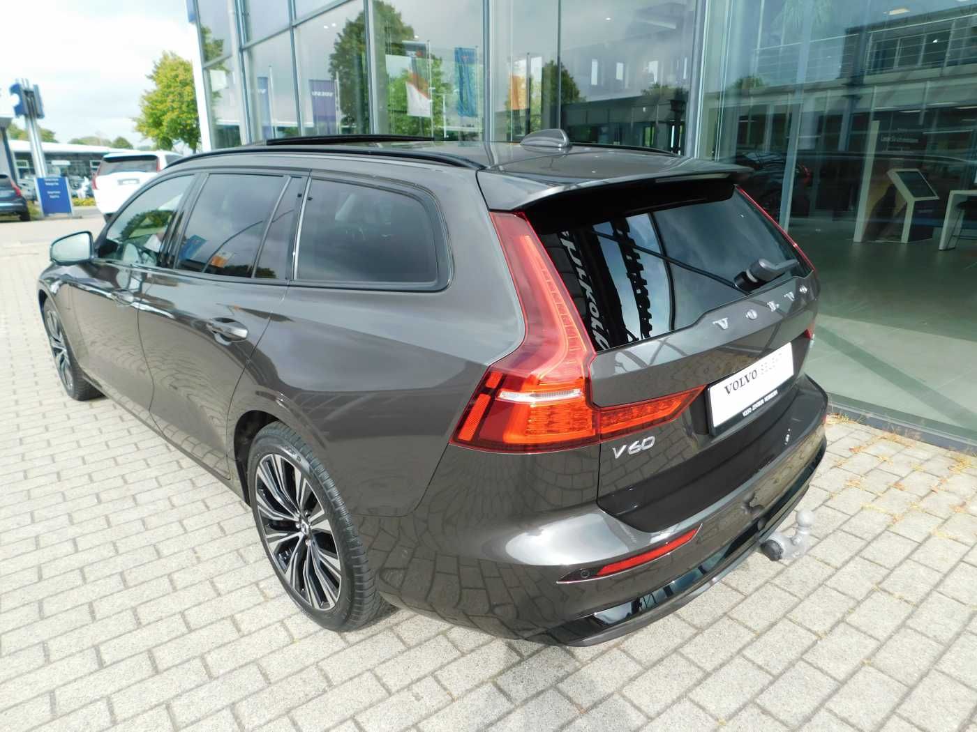 Fahrzeugabbildung Volvo V60 T6 Recharge AWD Ultra Dark
