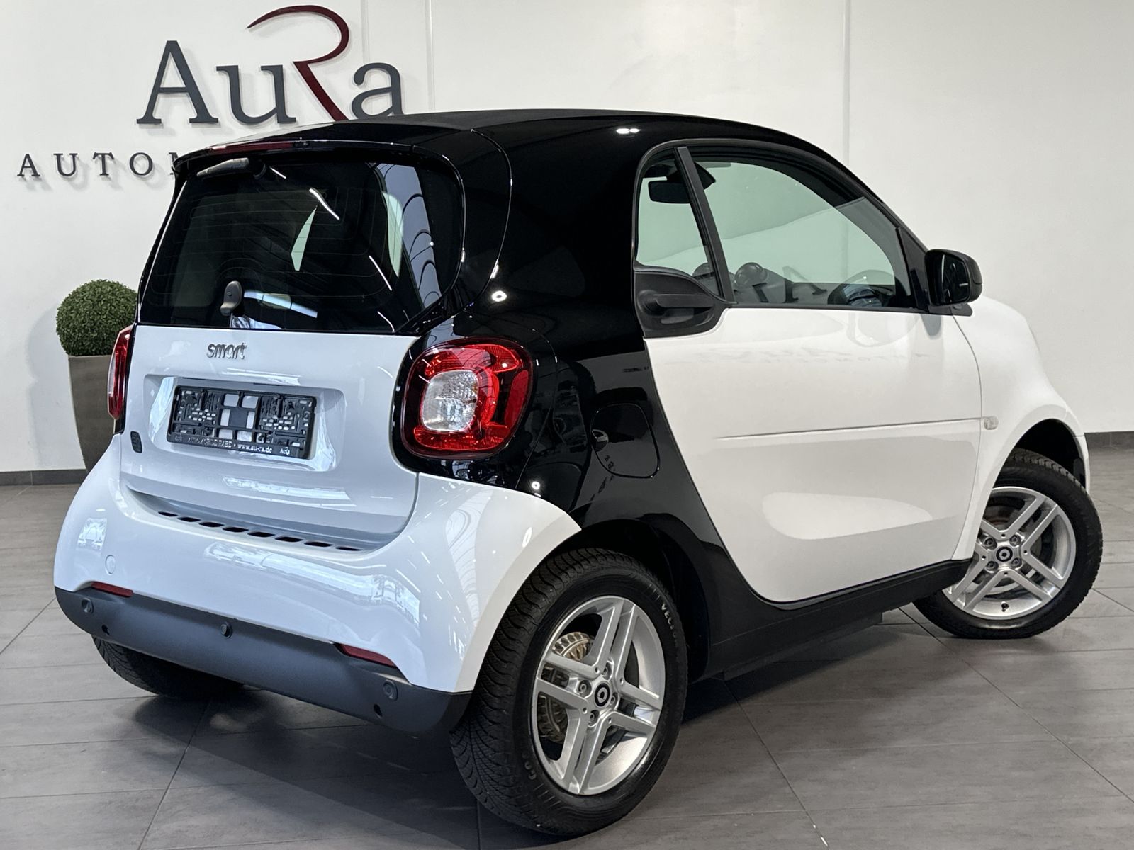 Fahrzeugabbildung Smart ForTwo EQ Coupé CARPLAY+TEMPOMAT+DAB-RADIO+1HD