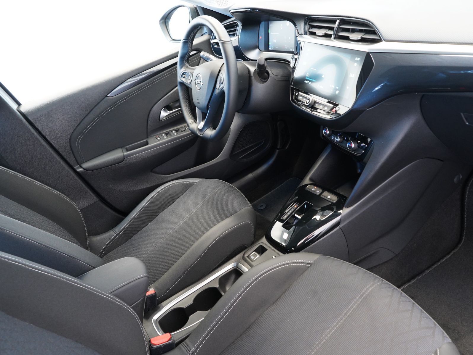 Fahrzeugabbildung Opel Corsa F e Elegance PDC/LED/NAVI/ACC/SOH