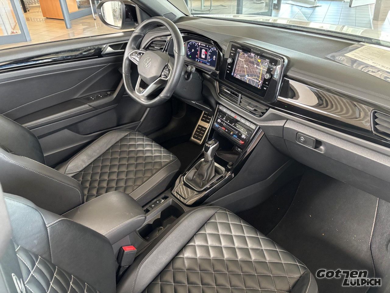 Fahrzeugabbildung Volkswagen T-Roc Cabriolet 1.5 TSI R-Line Navi Leder LED