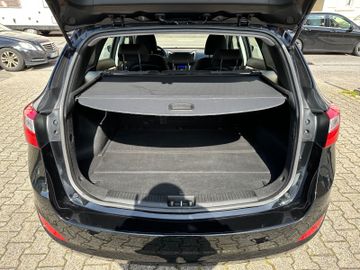 Fahrzeugabbildung Hyundai i30 blue 1.6 CRDi NAVI KAMERA EURO 6