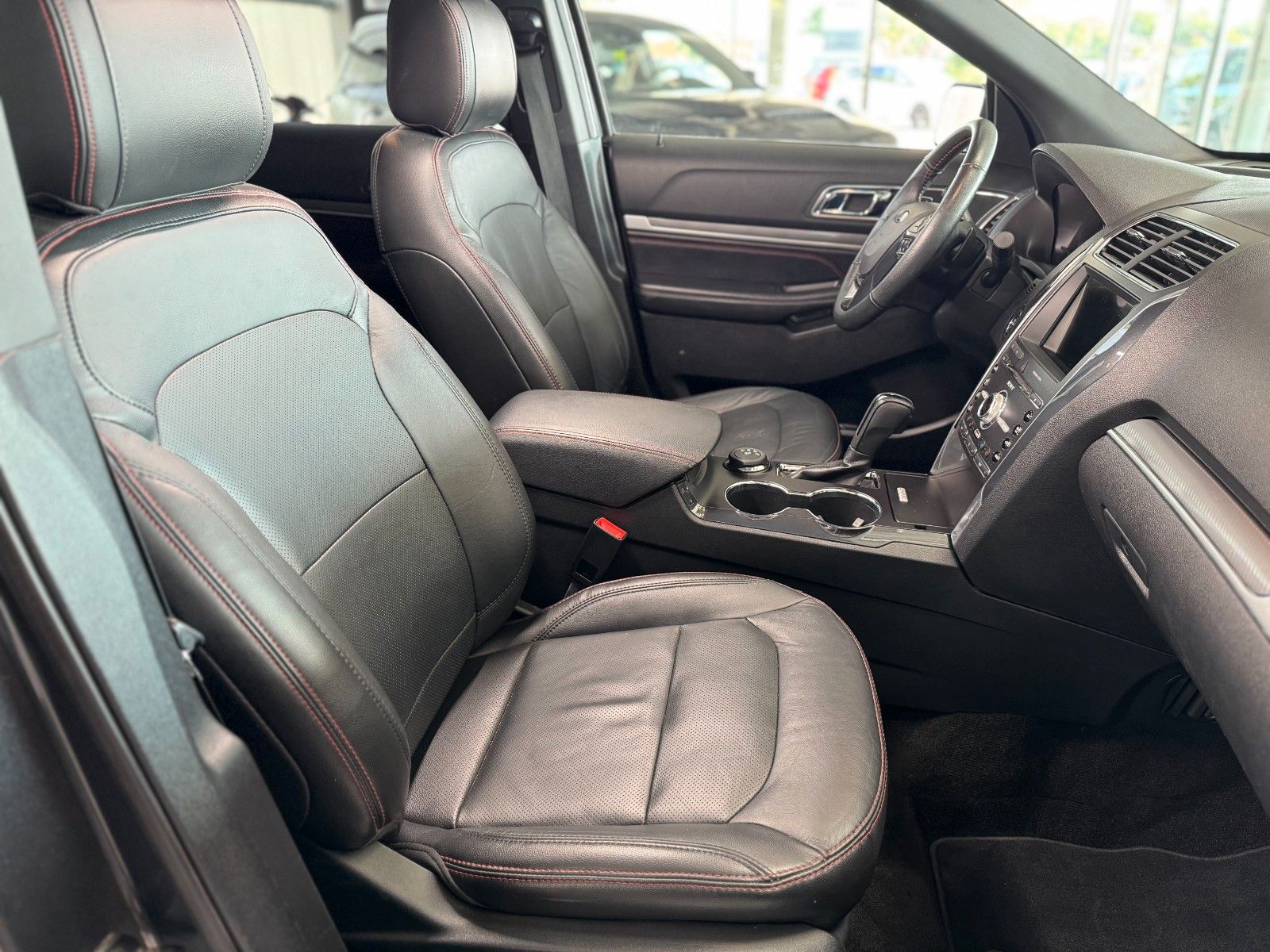 Fahrzeugabbildung Ford Explorer Sport 3,5 V6 4WD Automatik 7-Si.  PANO