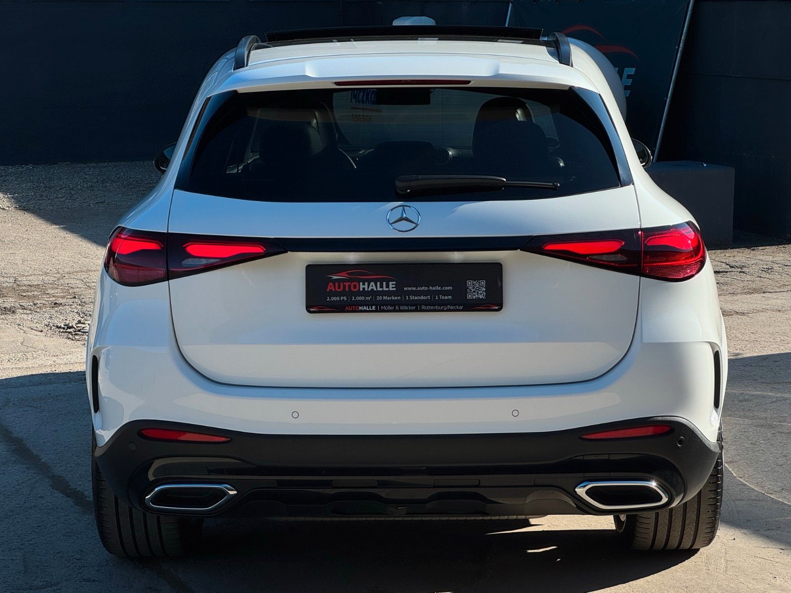 Fahrzeugabbildung Mercedes-Benz GLC 200 4M AMG + Pano Standhzg Burmester ACC AHK