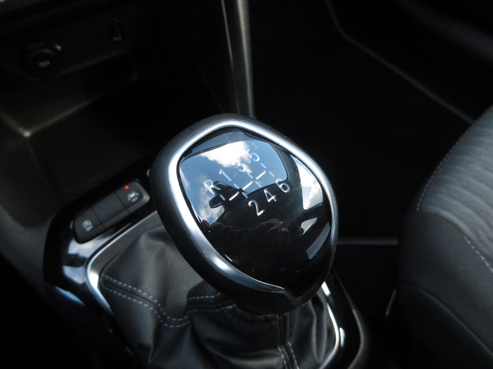 Fahrzeugabbildung Opel Corsa 1.2 T Elegance LED/NAVI/PDC/ALU/TEMPO