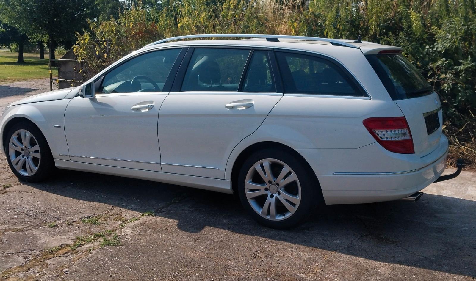 Mercedes-Benz 220 2011 — photo 12