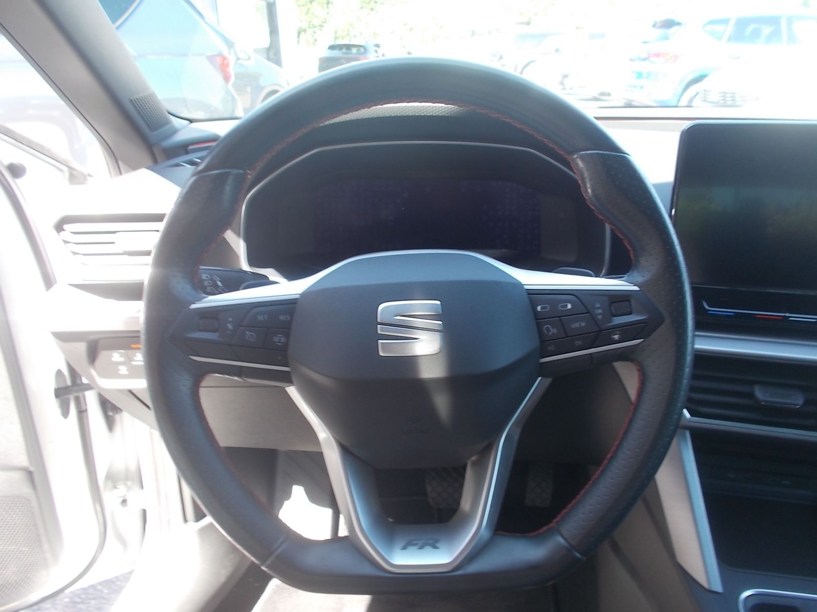 Fahrzeugabbildung SEAT Leon FR Sportstourer 1.5 eTSI DSG + AHK