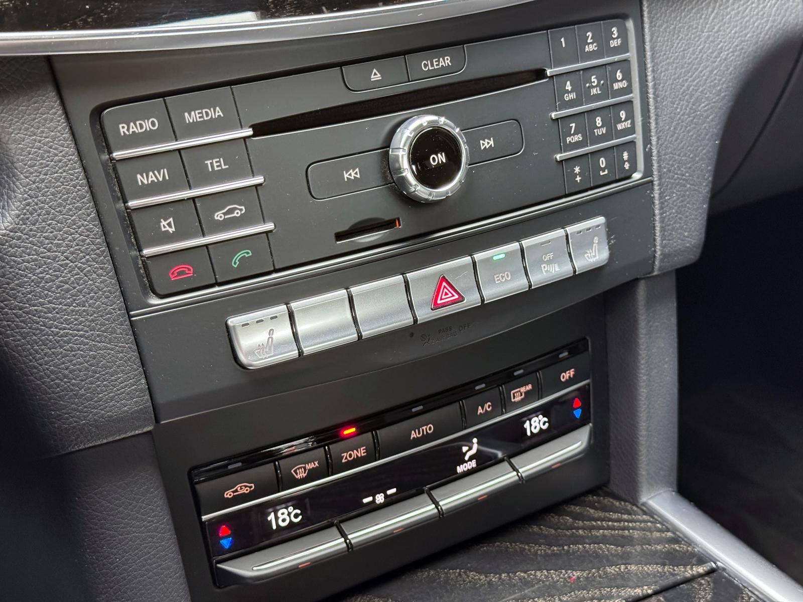 Fahrzeugabbildung Mercedes-Benz E 220d AVANTGARDE/AHK/ILS+/OZ-RACING/PDC/NAV/LED