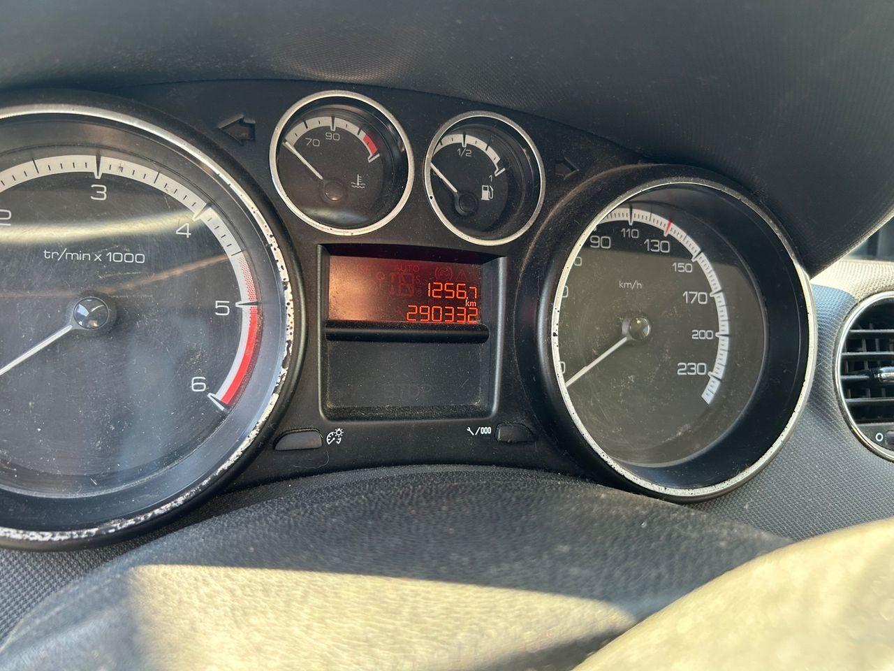 Peugeot 308 2013 — photo 8