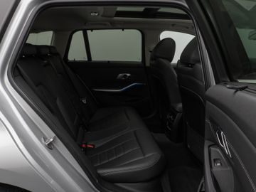 Fahrzeugabbildung BMW 320d xDLuxury Line DAB HiFi PDC Stop&Go Komfort
