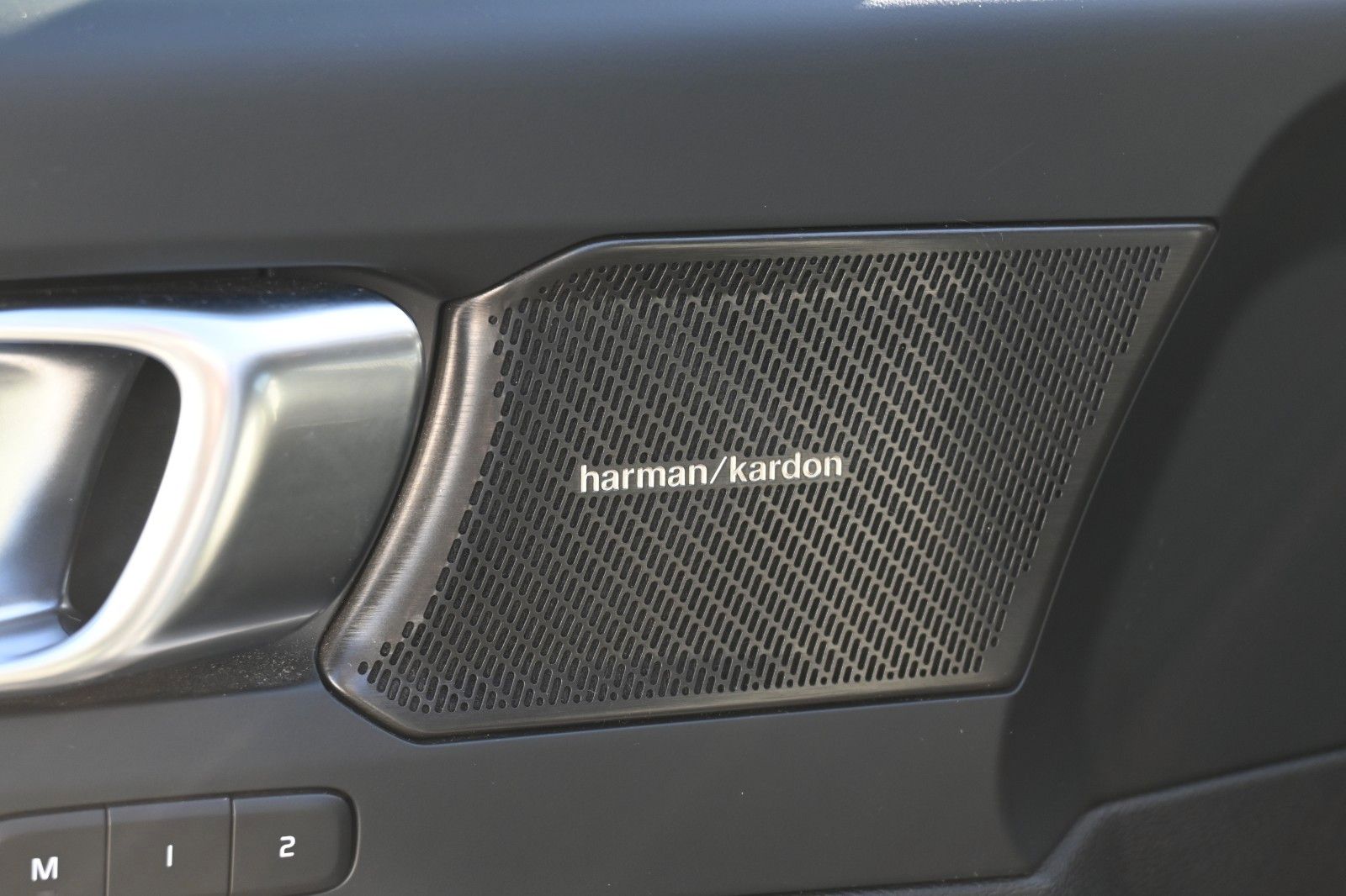 Fahrzeugabbildung Volvo XC40 T5  Plus Dark RC Plug-In Hyb. 2WD