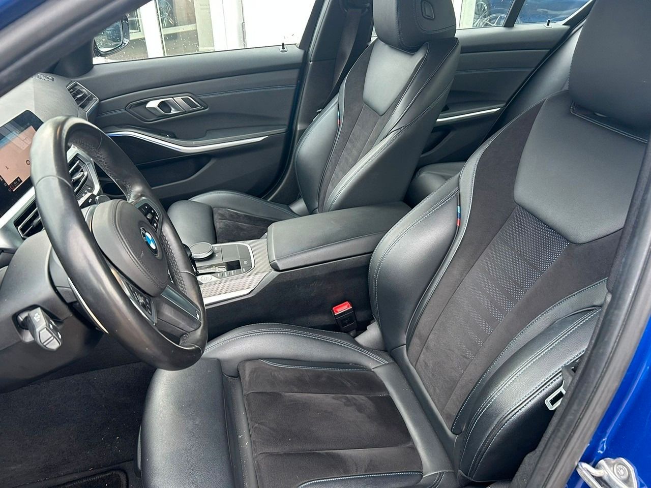 Fahrzeugabbildung BMW 320i +Head Up Display+Live Cockpit Plus+LED+