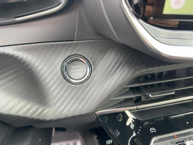 Peugeot 2008 Hybrid 145 e-DSC Allure, Navi, 360° Kamera