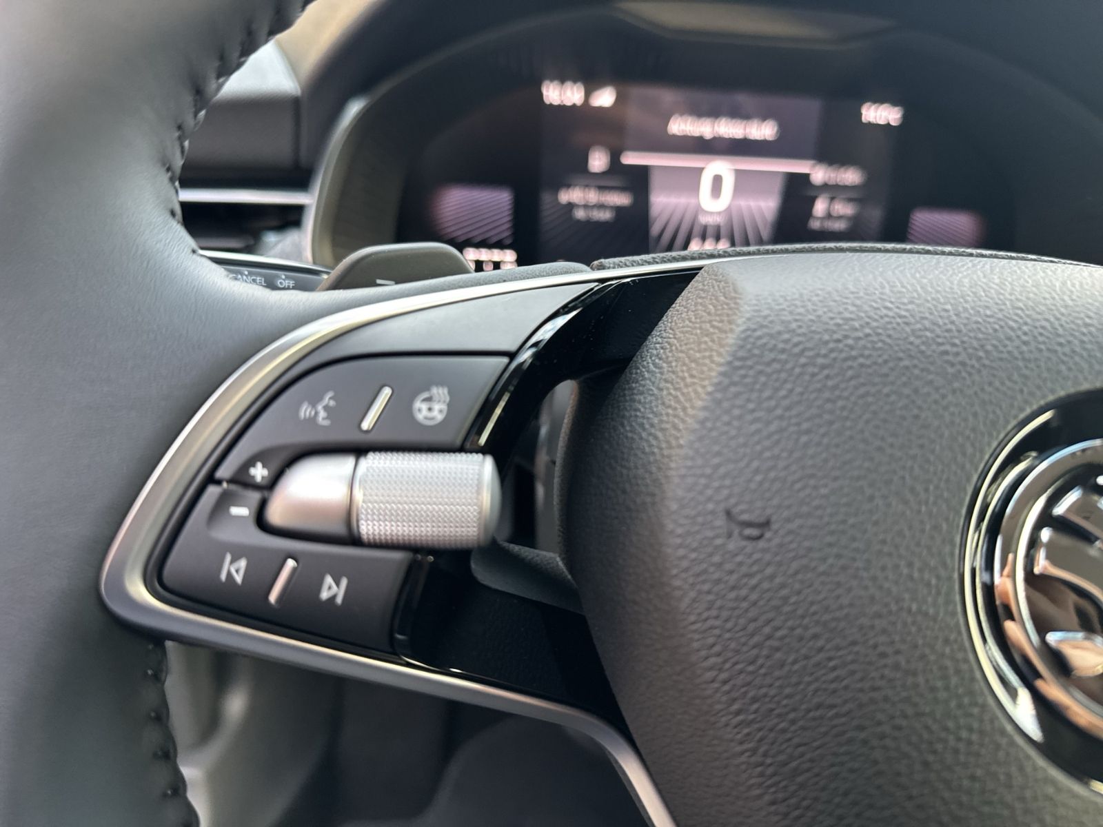 Kamiq 1.0 TSI Drive, 17" Alu, flat floor, LED, G