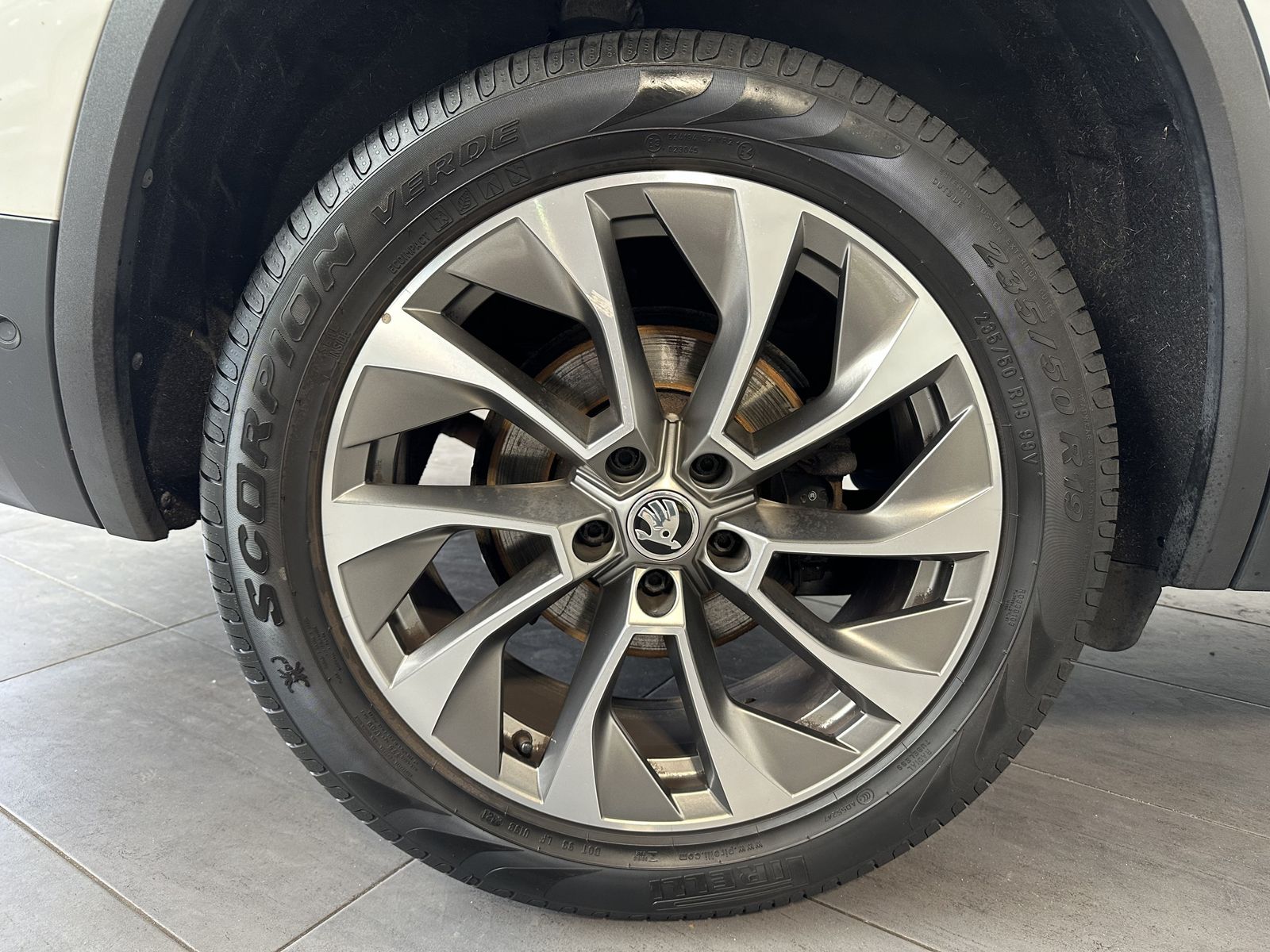 Fahrzeugabbildung SKODA Kodiaq 1.5 TSI DSG Clever NAV+LED+ACC+KAM+19ZOLL