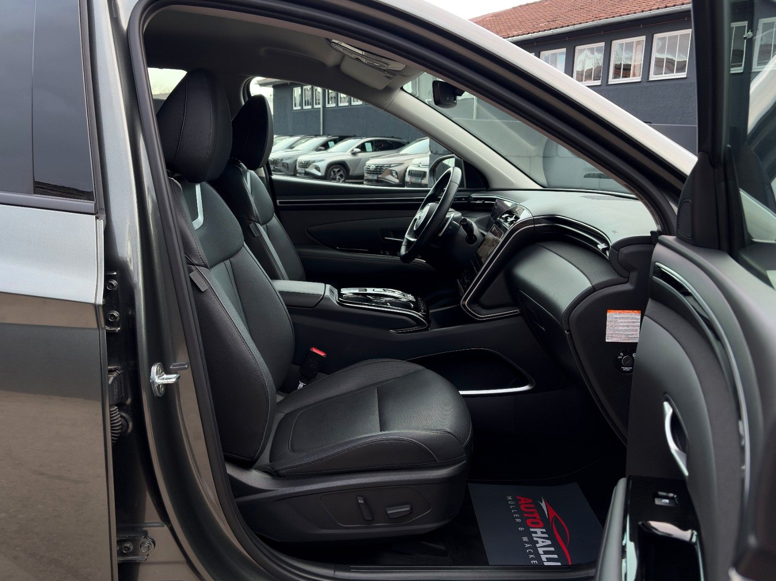 Fahrzeugabbildung Hyundai Tucson 1.6 T-GDI PHEV 4WD CarPlay 360° ACC SBL