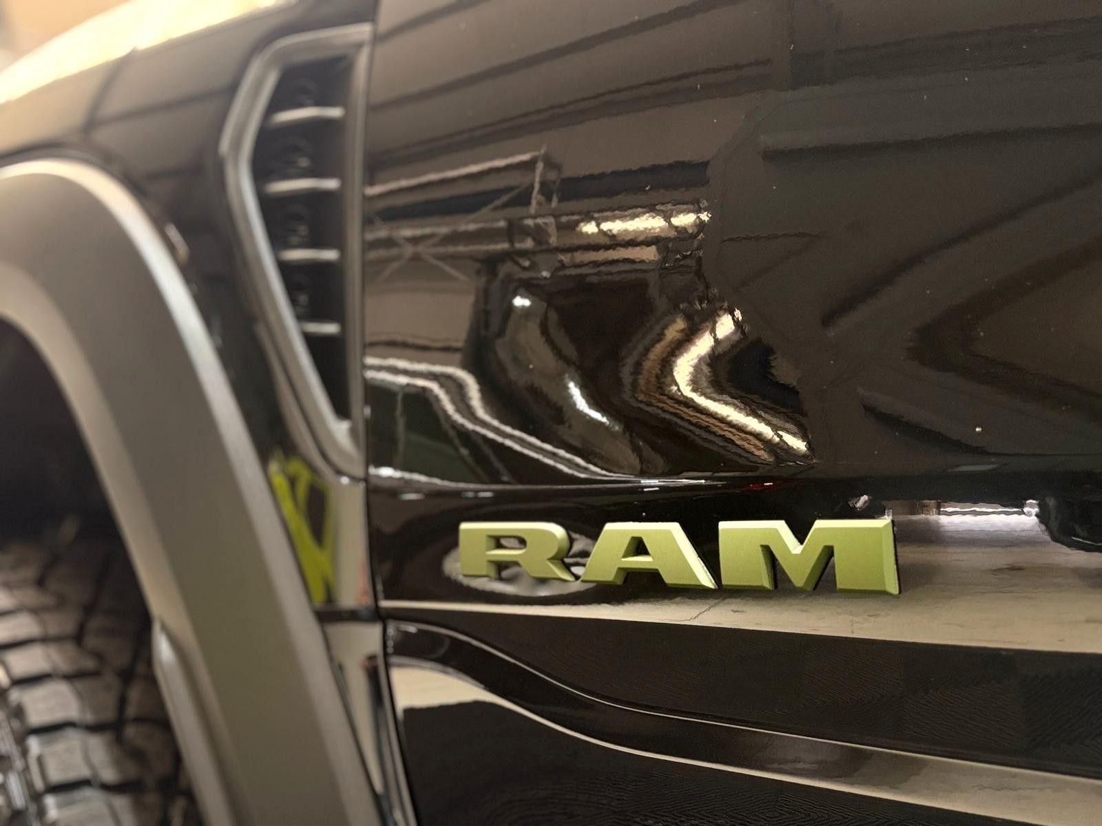 Fahrzeugabbildung Dodge RAM 1500 RHO H/O Olive Edition