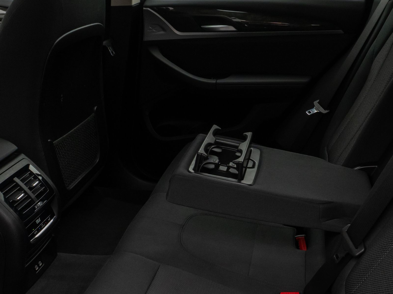 Fahrzeugabbildung BMW X3 xD30e Kamera DAB HiFi Lenkrhzg Komfort Alarm