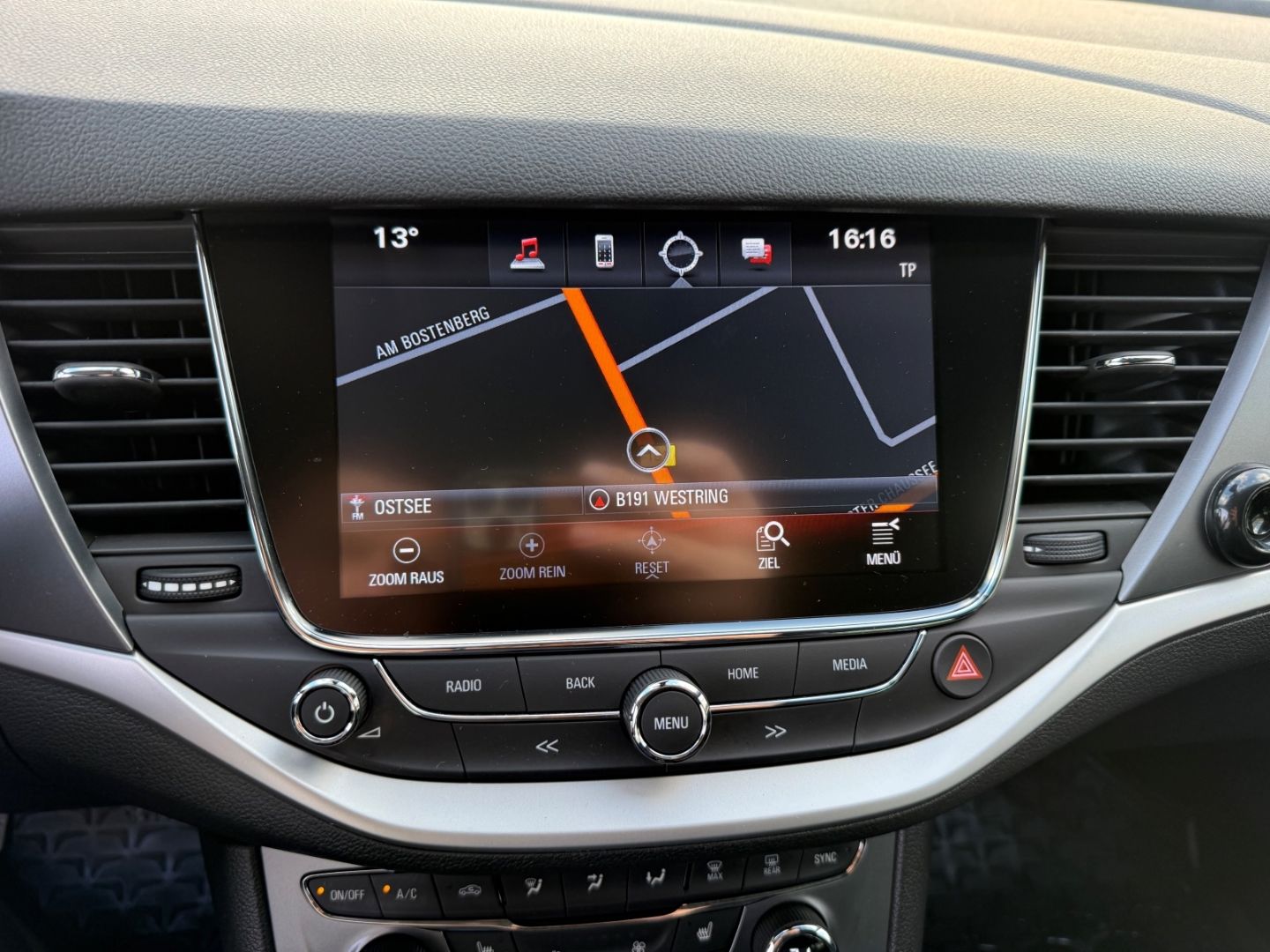 Fahrzeugabbildung Opel Astra K Sports Tourer Edition Start Stop LED App