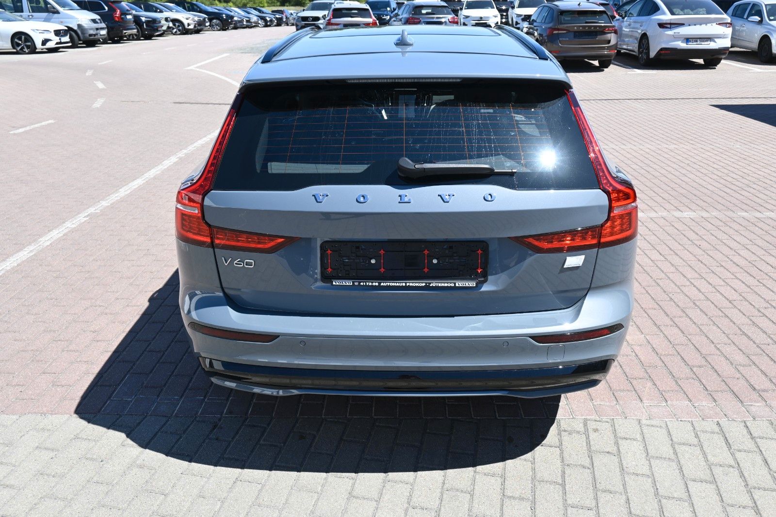 Fahrzeugabbildung Volvo V60 T8 PHEV Ultimate Dark AWD*360°*HUD*AHK*