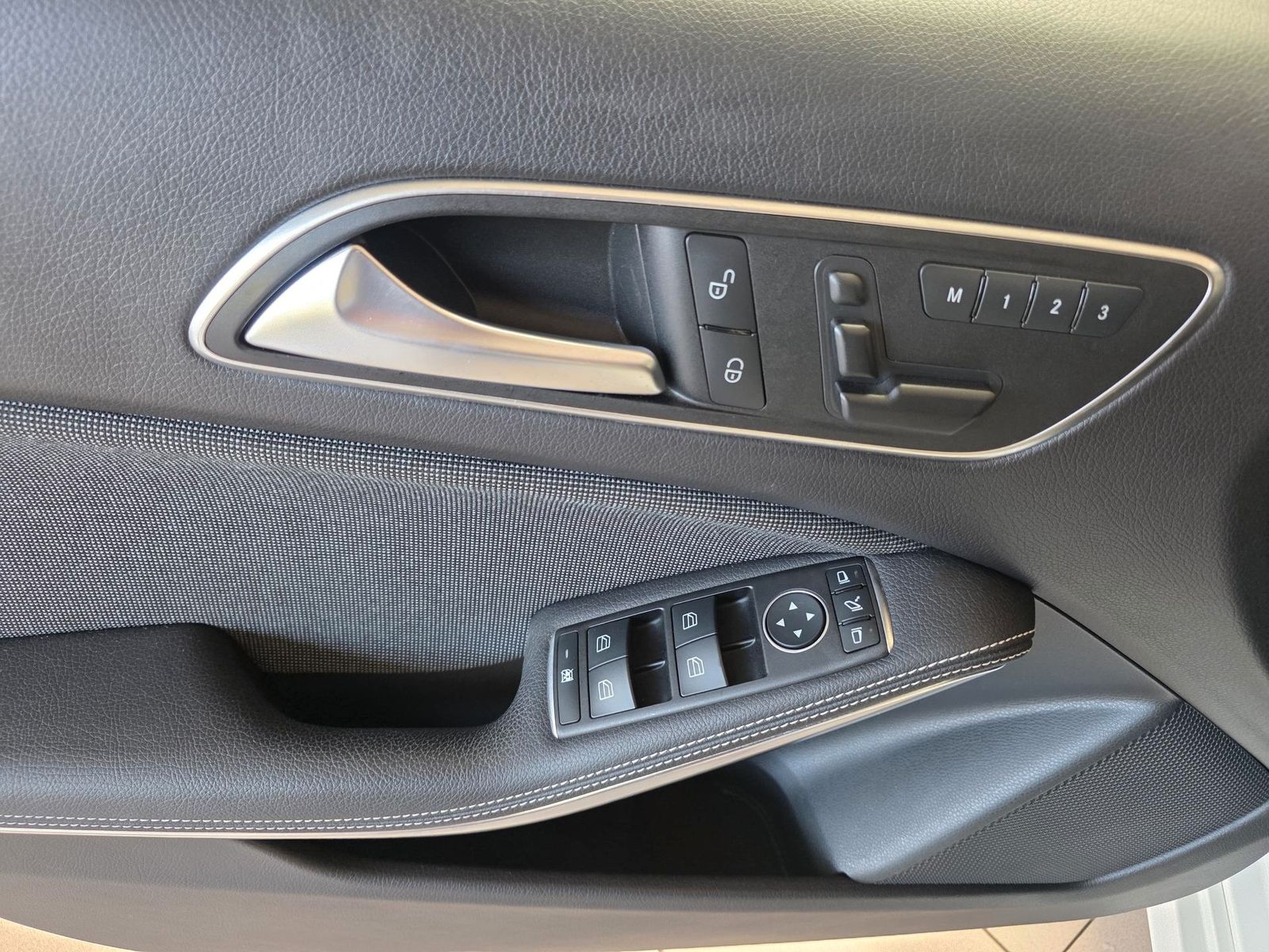Fahrzeugabbildung Mercedes-Benz A 180 Style/Xenon/Navi/Memory/Kamera/SunSet