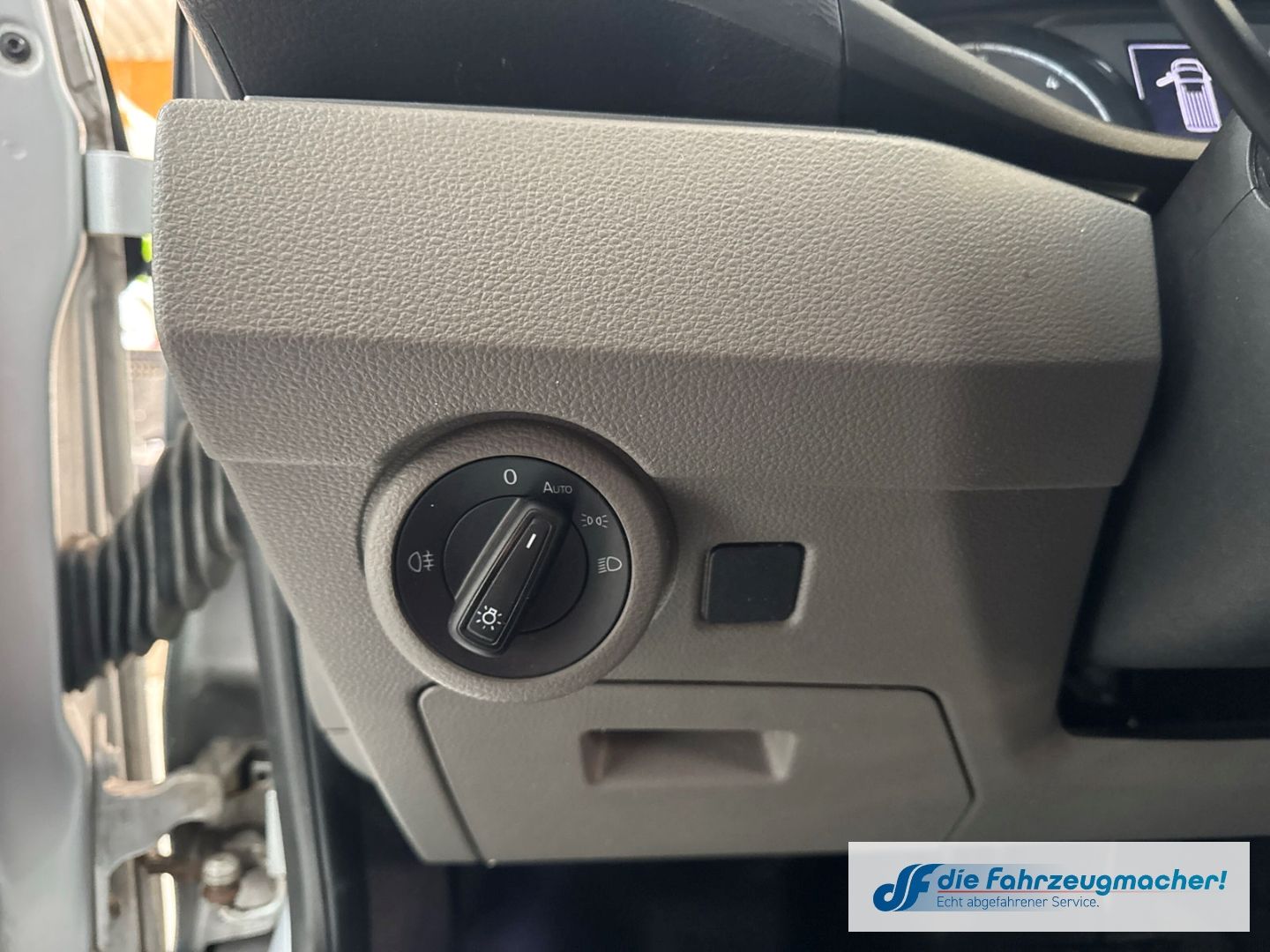 Fahrzeugabbildung Volkswagen Transporter T6.1 Kasten FWD Navi LED ACC Apple *