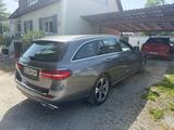 Mercedes-Benz E 200 T Autom. - Avantgarde, AHK, Schiebdach - Mercedes-Benz E 200 mit Benzin-Antrieb: Schiebedach, Kombi, mit Klimaanlage