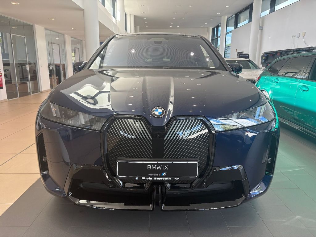 BMW iX — fotografia 3