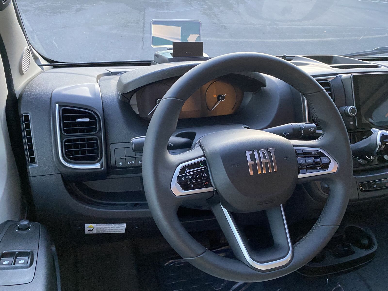 Fahrzeugabbildung Weinsberg CaraCompact EDITION PEPPER 600 MF Automatik