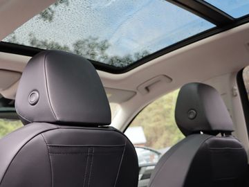 Fahrzeugverkauf 23 Volkswagen Tiguan 1.5 eTSI AHK StHz Schiebedach