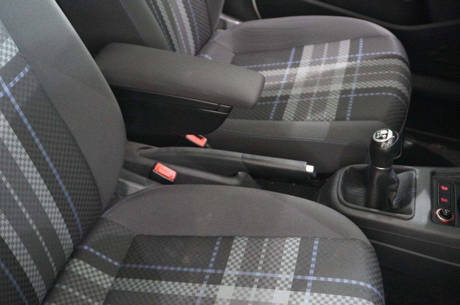 Fahrzeugabbildung Volkswagen up! 1.0 CLUB 5-TÜR NAVI/SPORT/PANO./SHZ/PDC/TEMP