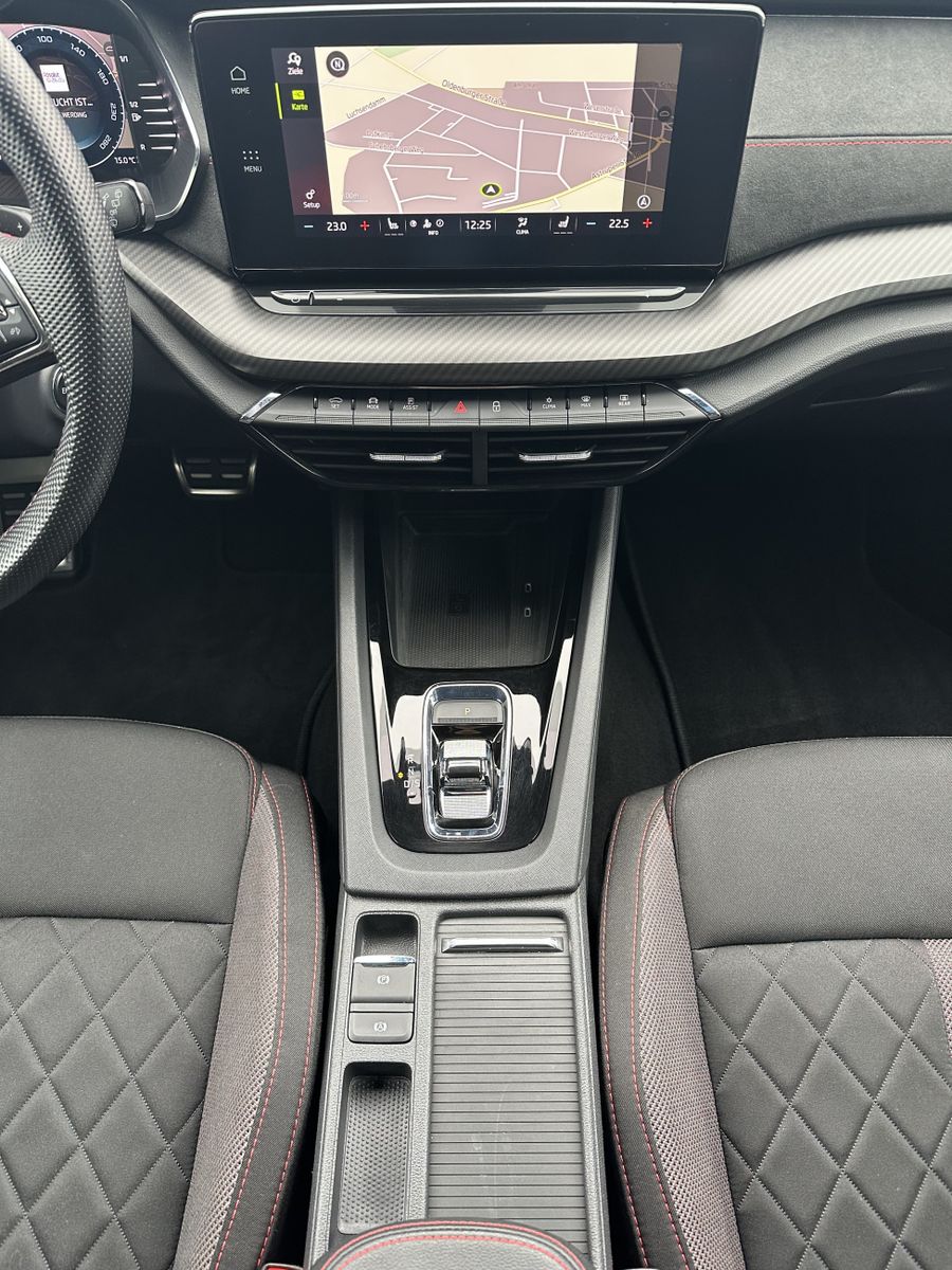 Fahrzeugabbildung SKODA Octavia Combi 2.0 TDI DSG RS NAV+LED+KAMERA+19ZO