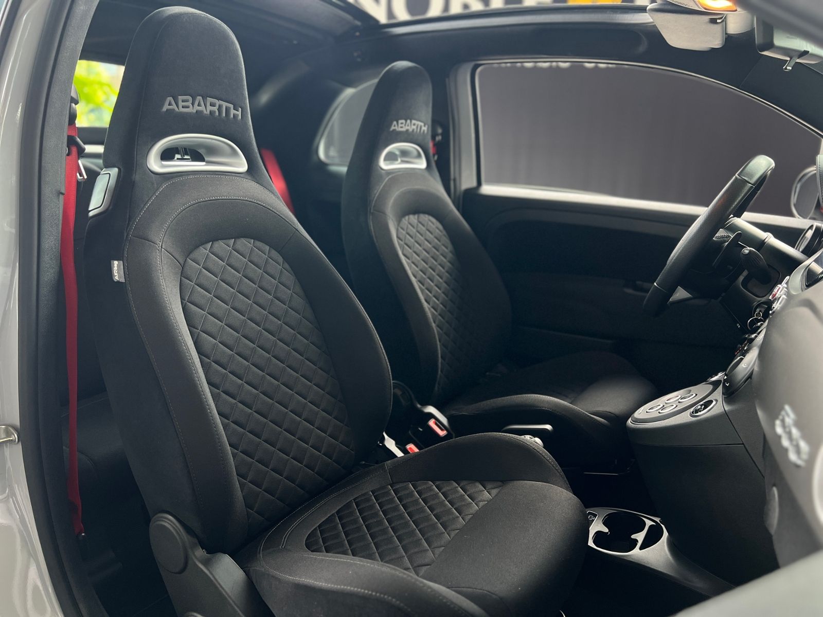 Fahrzeugabbildung Abarth 595C Aut. CARPLAY KLIMA XENON ALU