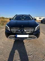 Mercedes-Benz GLA 220 d Luxus AMG Opt. Autom, Seitenschweller  - : Geländewagen, Luxus