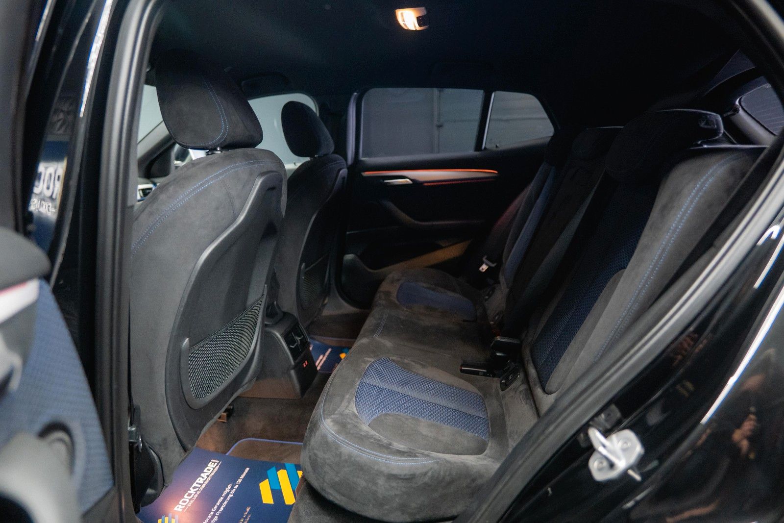 Fahrzeugabbildung BMW X2 sDrive 18i M Sport Automatik *Alcantara*LED*