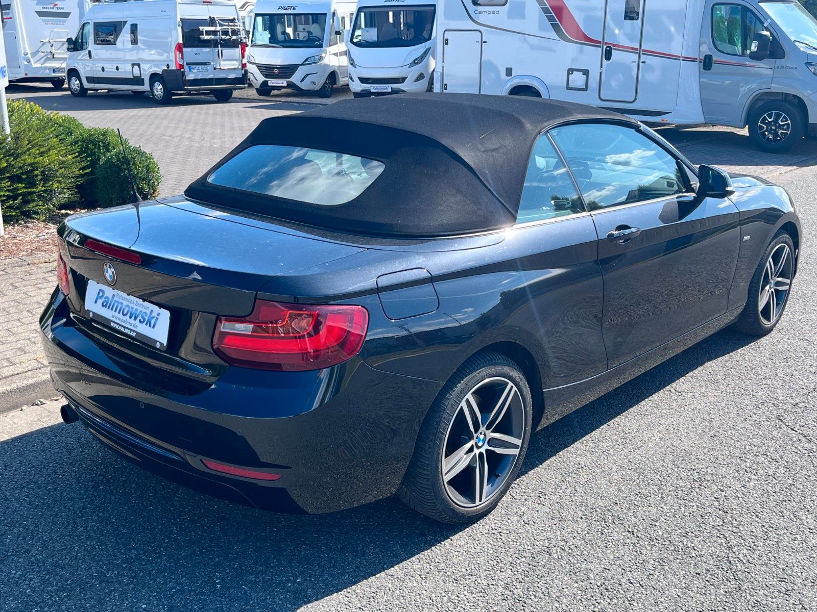 Fahrzeugabbildung BMW 220i Cabrio Sportline