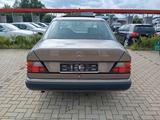 Mercedes-Benz 250D,2HAND,ABS,AHK,el.Schiebedach,8FACHB.TÜV NEU - Mercedes-Benz 250 mit Diesel-Antrieb