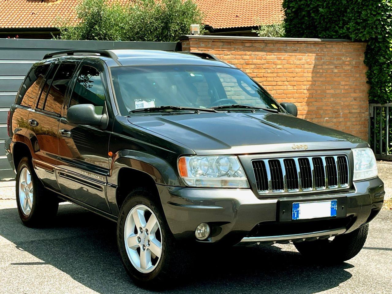 Jeep Cherokee 2004 — rear view