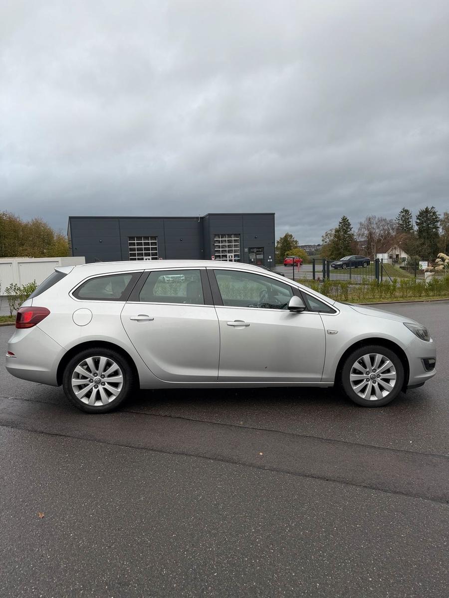 Opel Astra 2015 — фото 8