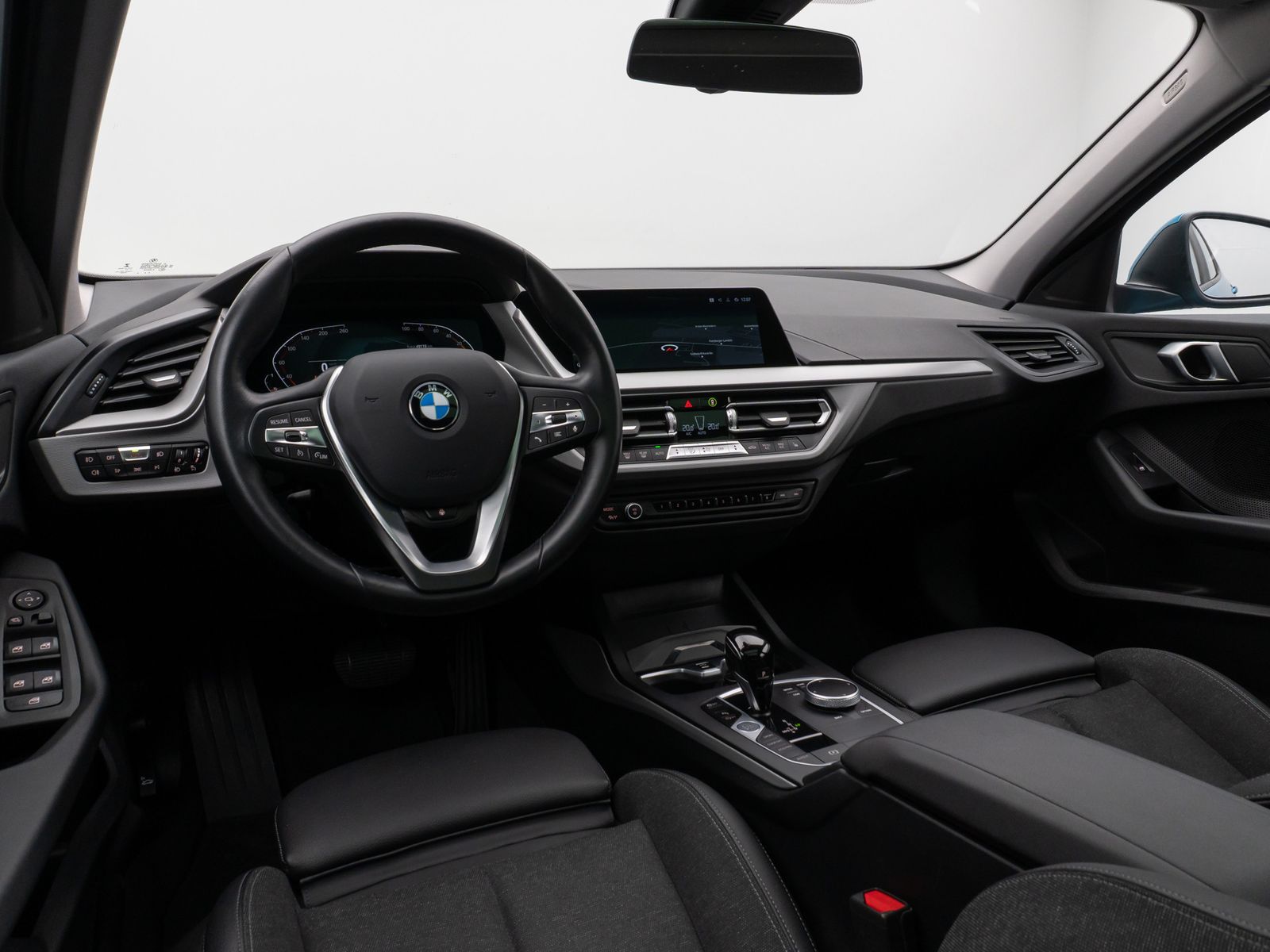 Fahrzeugabbildung BMW 118i Panorama Kamera Lenkrhzg DAB Komfort Sport