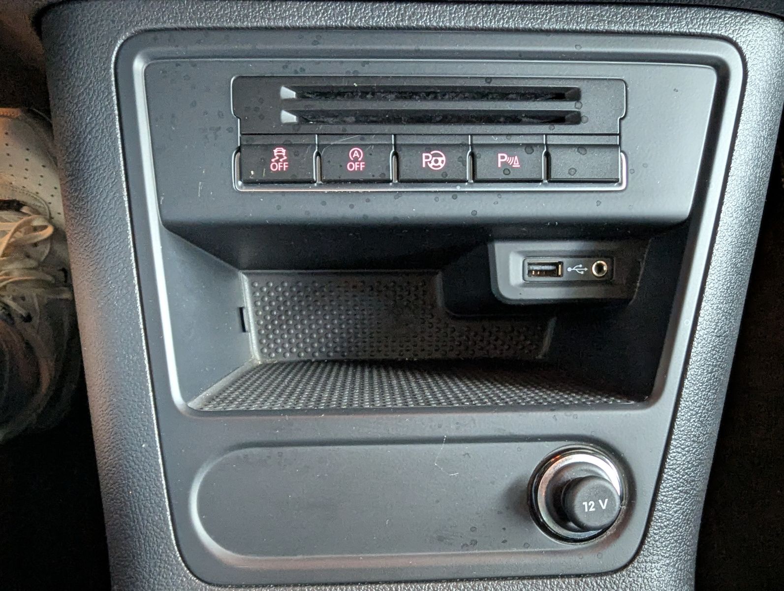 Fahrzeugabbildung Volkswagen Tiguan 1.4 TSI DSG Lounge DYNAUDIO AHK Kamera