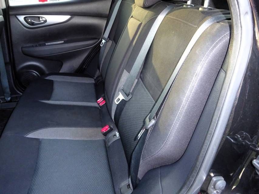 Fahrzeugabbildung Nissan Qashqai 1,3 DIG-T N-Connecta Winterpaket