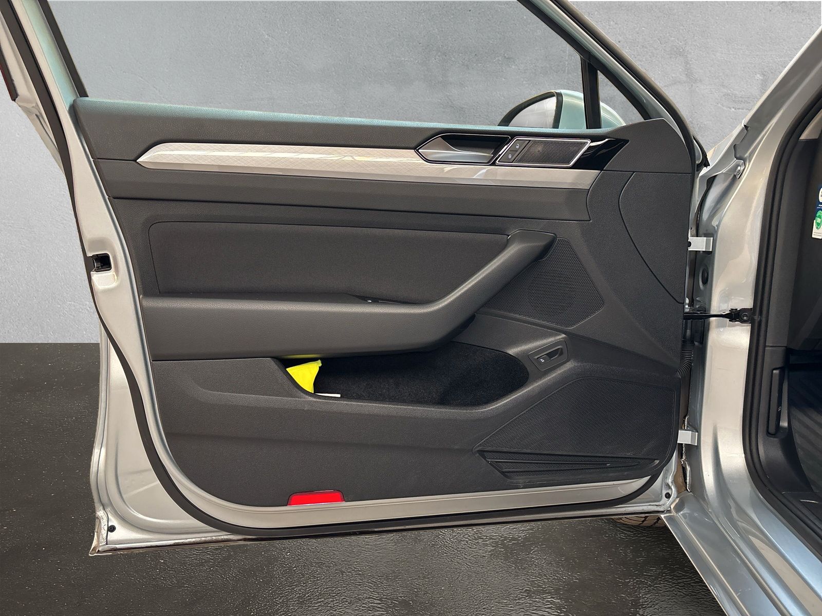 Fahrzeugabbildung Volkswagen Passat Variant 1.5 TSI Business AppConnect Kamer