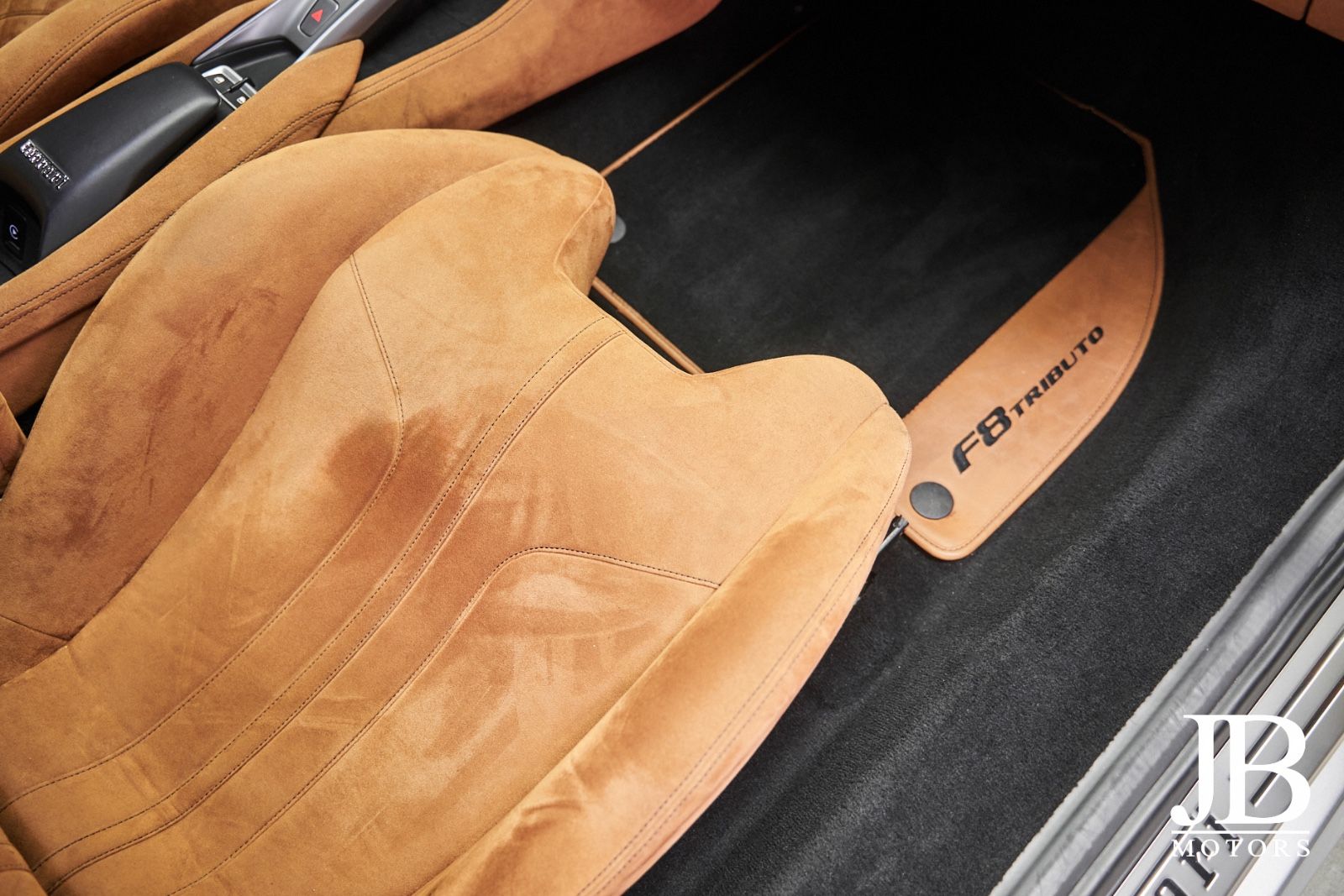 Fahrzeugabbildung Ferrari F8 Tributo Carbon Lift Racing Seat CarPlay