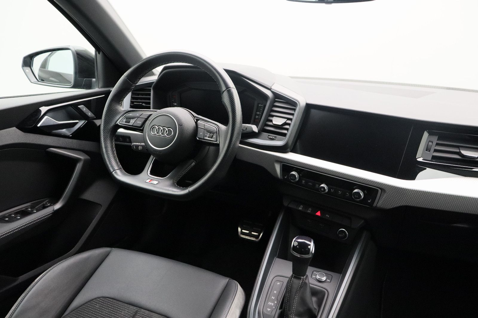 Fahrzeugabbildung Audi A1 Sportback 30 TFSI S line 18"Optik schwarz LED