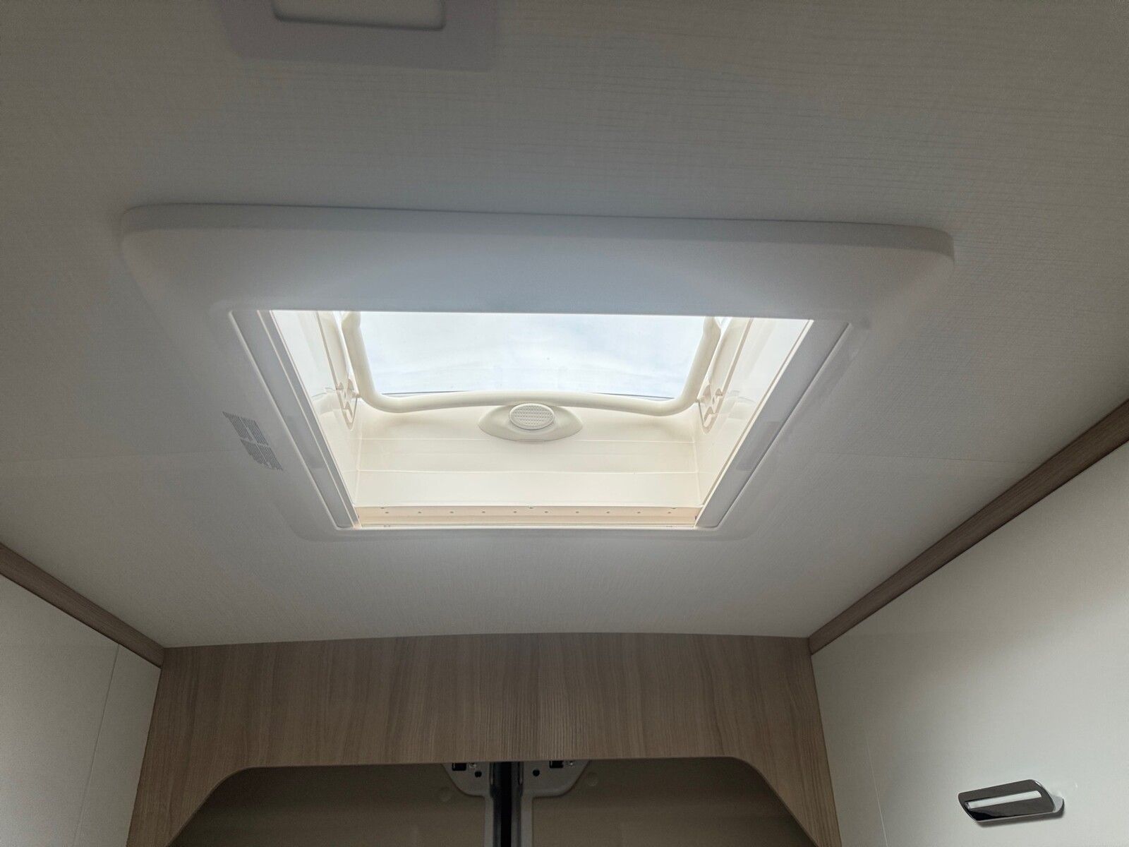 Fahrzeugabbildung Forster Vantasy FV636EB Autm. 140PS